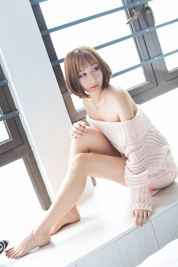 欲火清纯美女九尾Ivy薄丝吊带图集