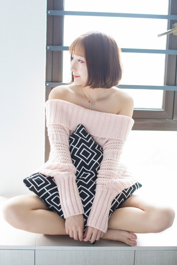 欲火清纯美女九尾Ivy薄丝吊带图集