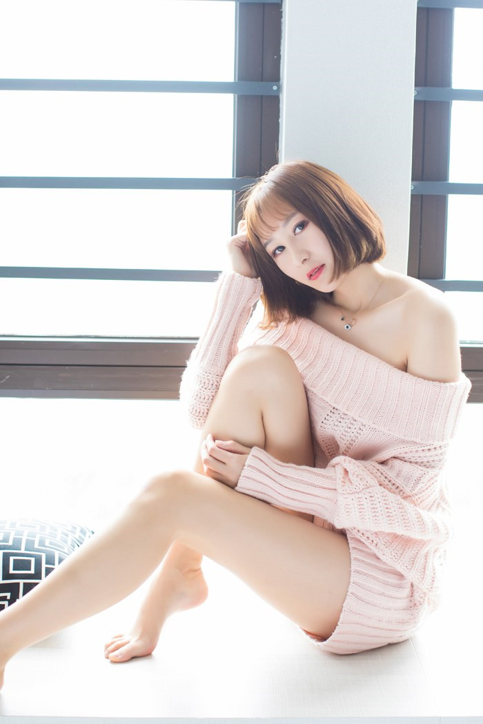 欲火清纯美女九尾Ivy薄丝吊带图集