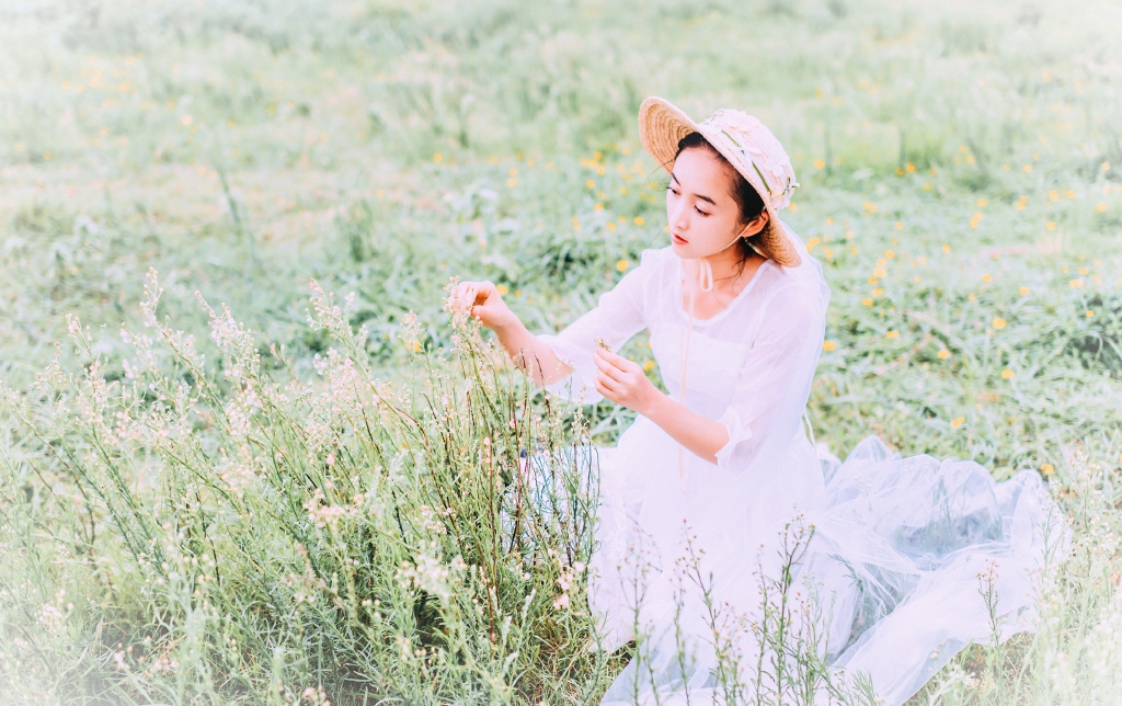 欲火清纯美女九尾Ivy薄丝吊带图集