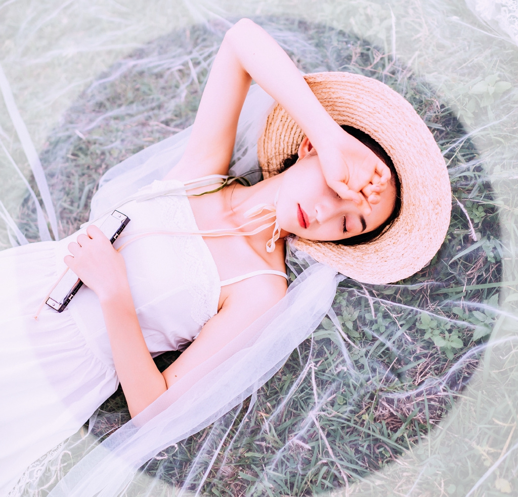 欲火清纯美女九尾Ivy薄丝吊带图集