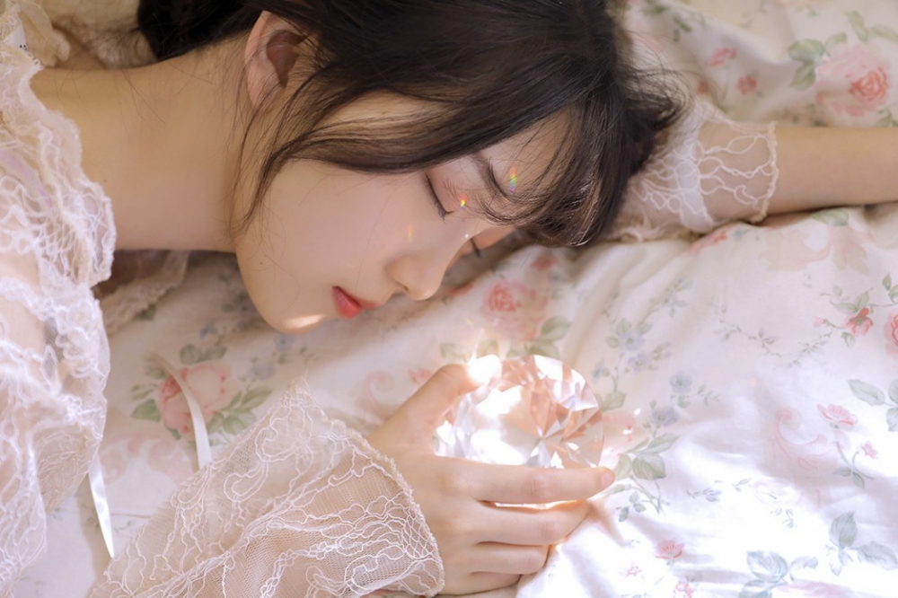 清纯妹子蕾丝吊带睡衣少女人体娇嫩白皙性感美女诱惑图