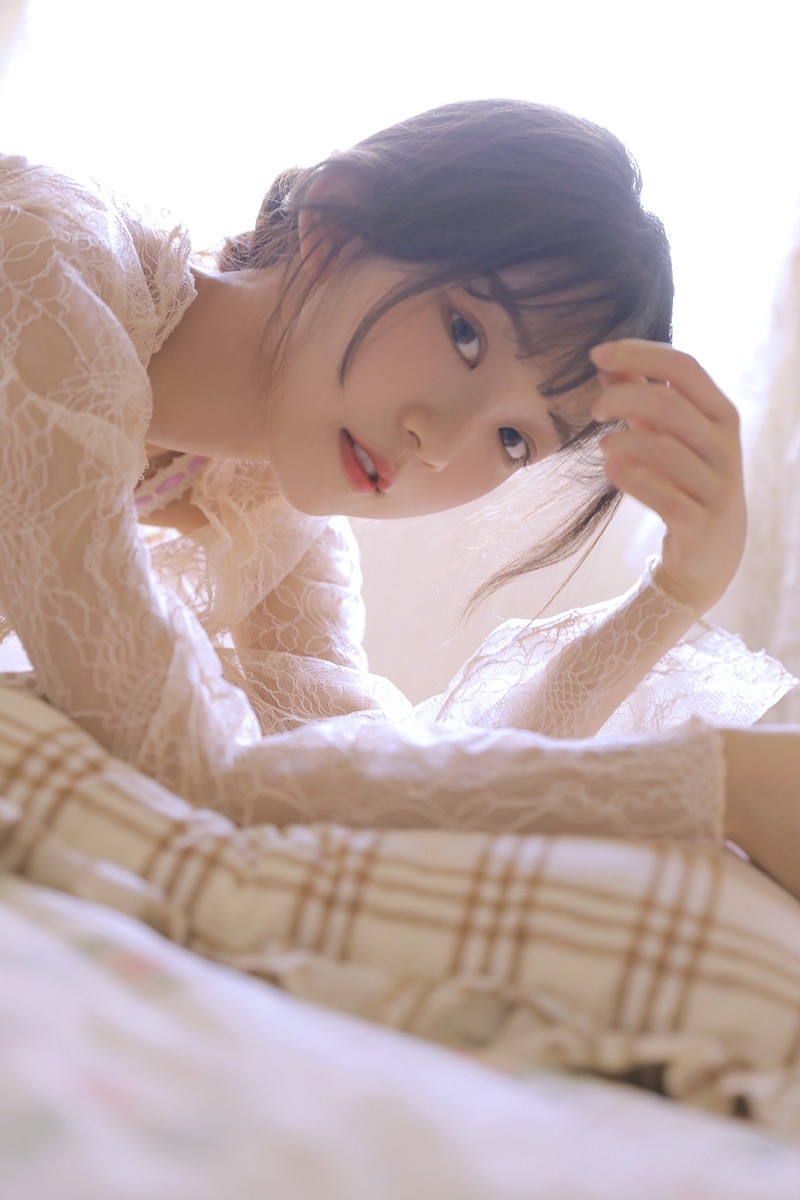 清纯妹子蕾丝吊带睡衣少女人体娇嫩白皙性感美女诱惑图