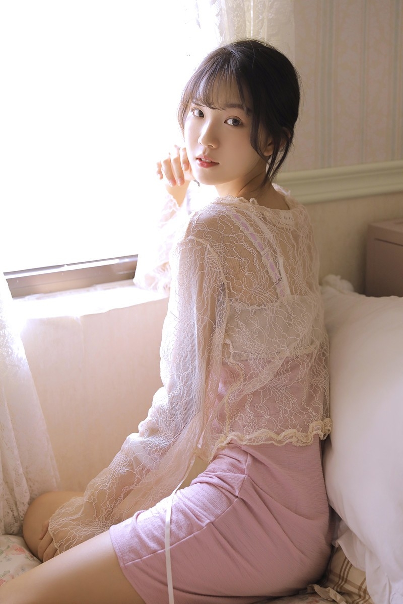 清纯妹子蕾丝吊带睡衣少女人体娇嫩白皙性感美女诱惑图