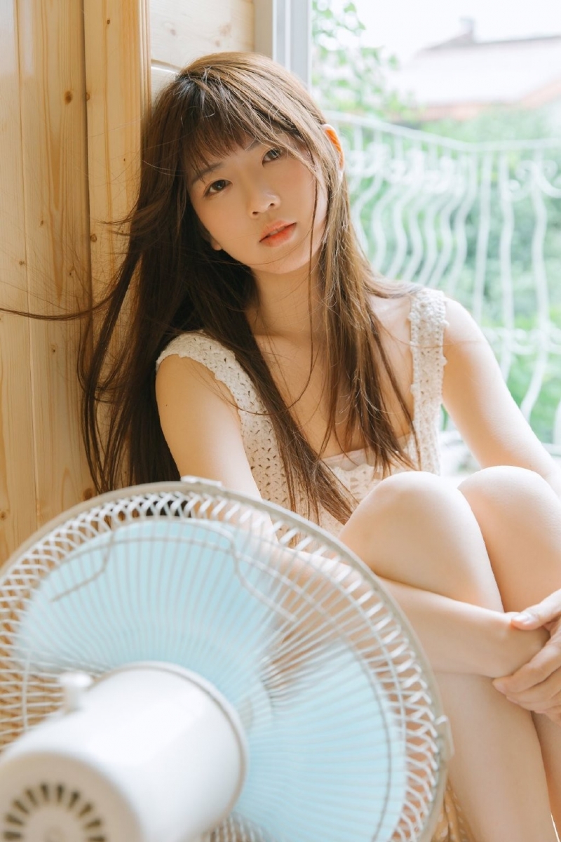长腿妹妹长发飘飘清凉写真摄影