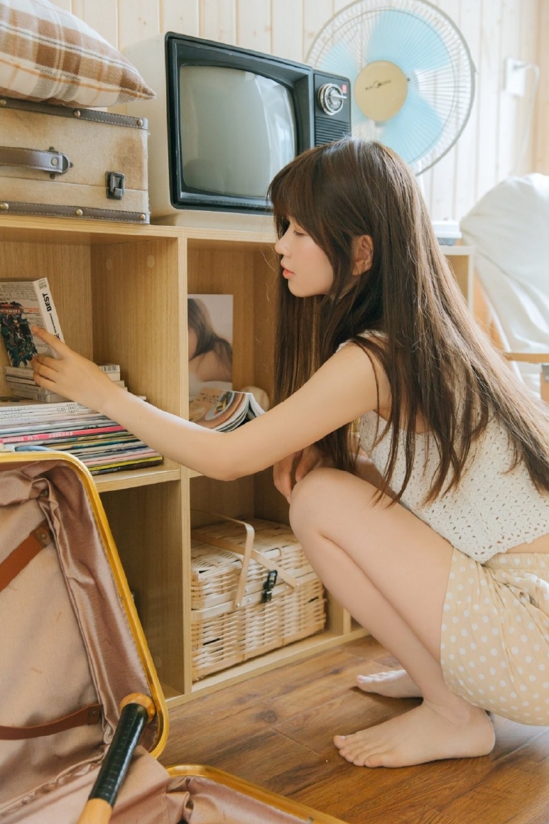 长腿妹妹长发飘飘清凉写真摄影