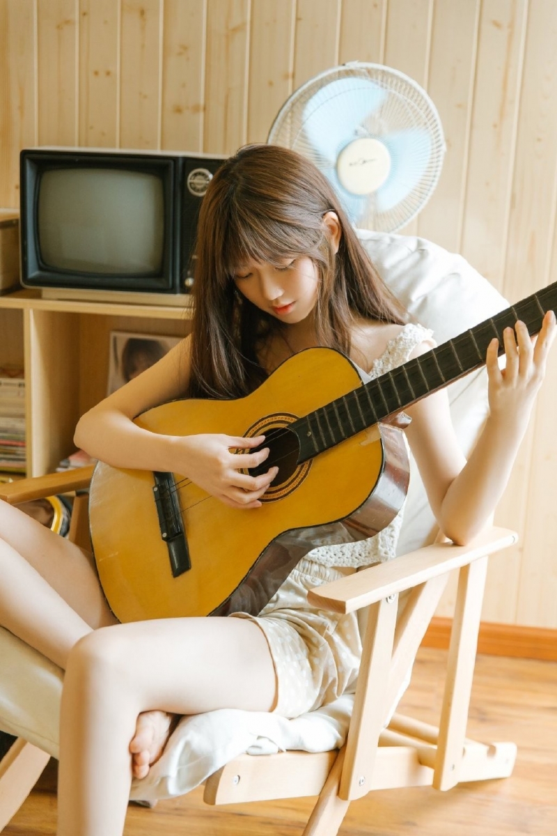 长腿妹妹长发飘飘清凉写真摄影