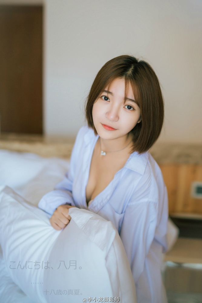 短发美女宾馆写真