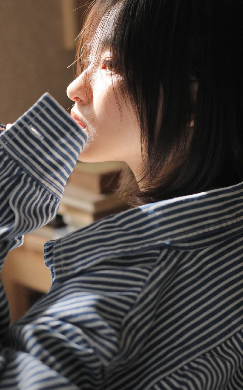 治愈系软妹一笑倾城干净美瞳令人倾城另类写真