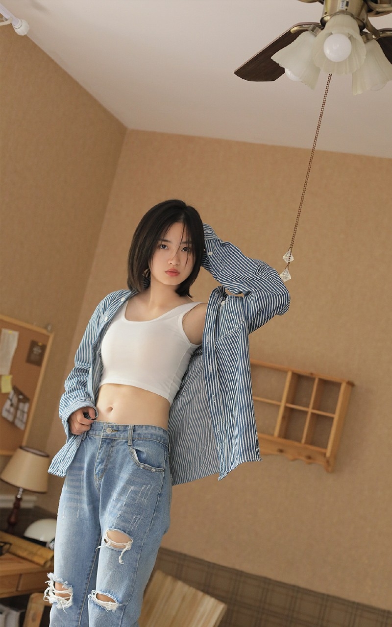 治愈系软妹一笑倾城干净美瞳令人倾城另类写真