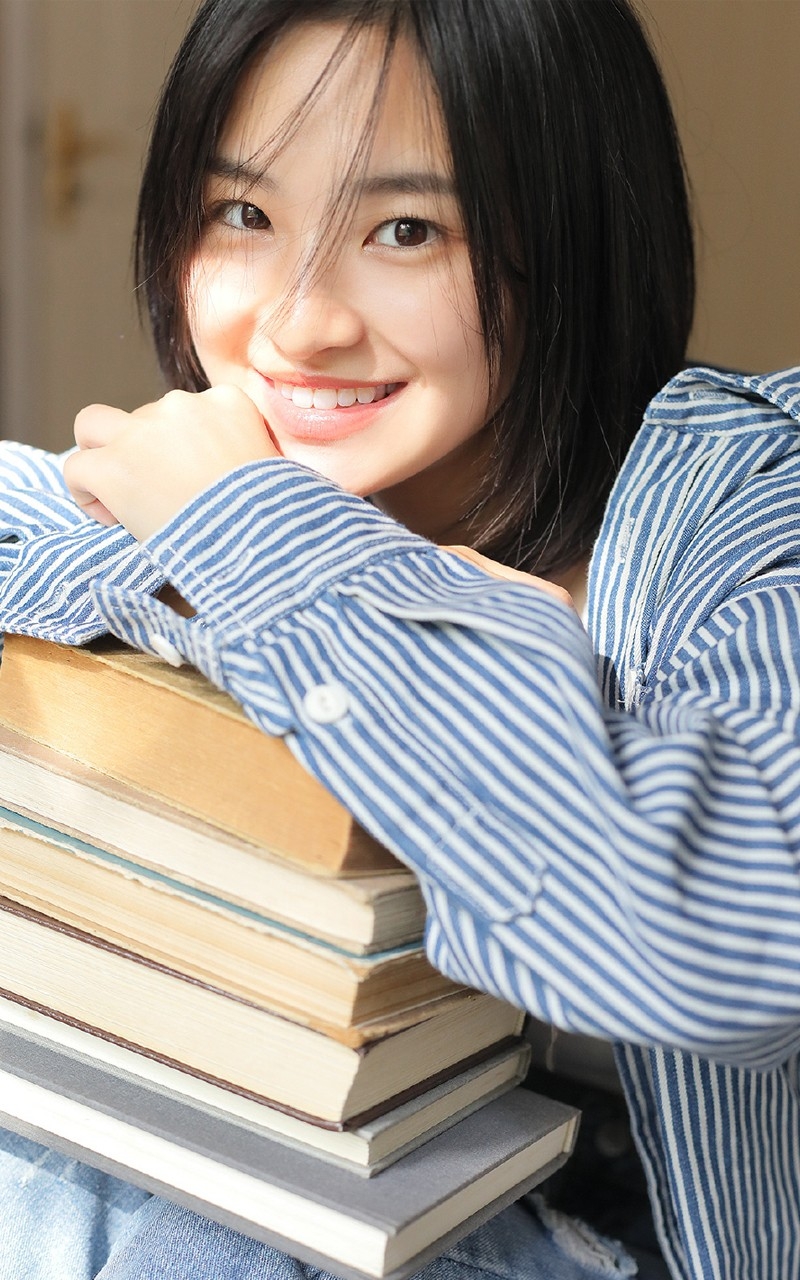 治愈系软妹一笑倾城干净美瞳令人倾城另类写真