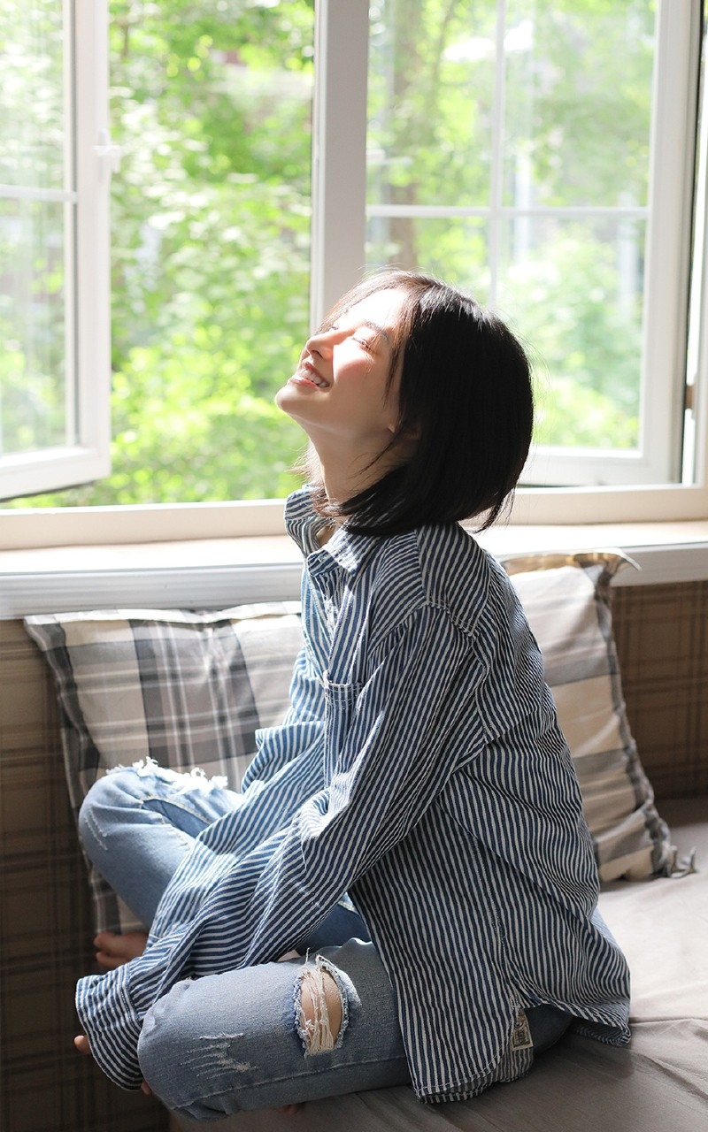 治愈系软妹一笑倾城干净美瞳令人倾城另类写真