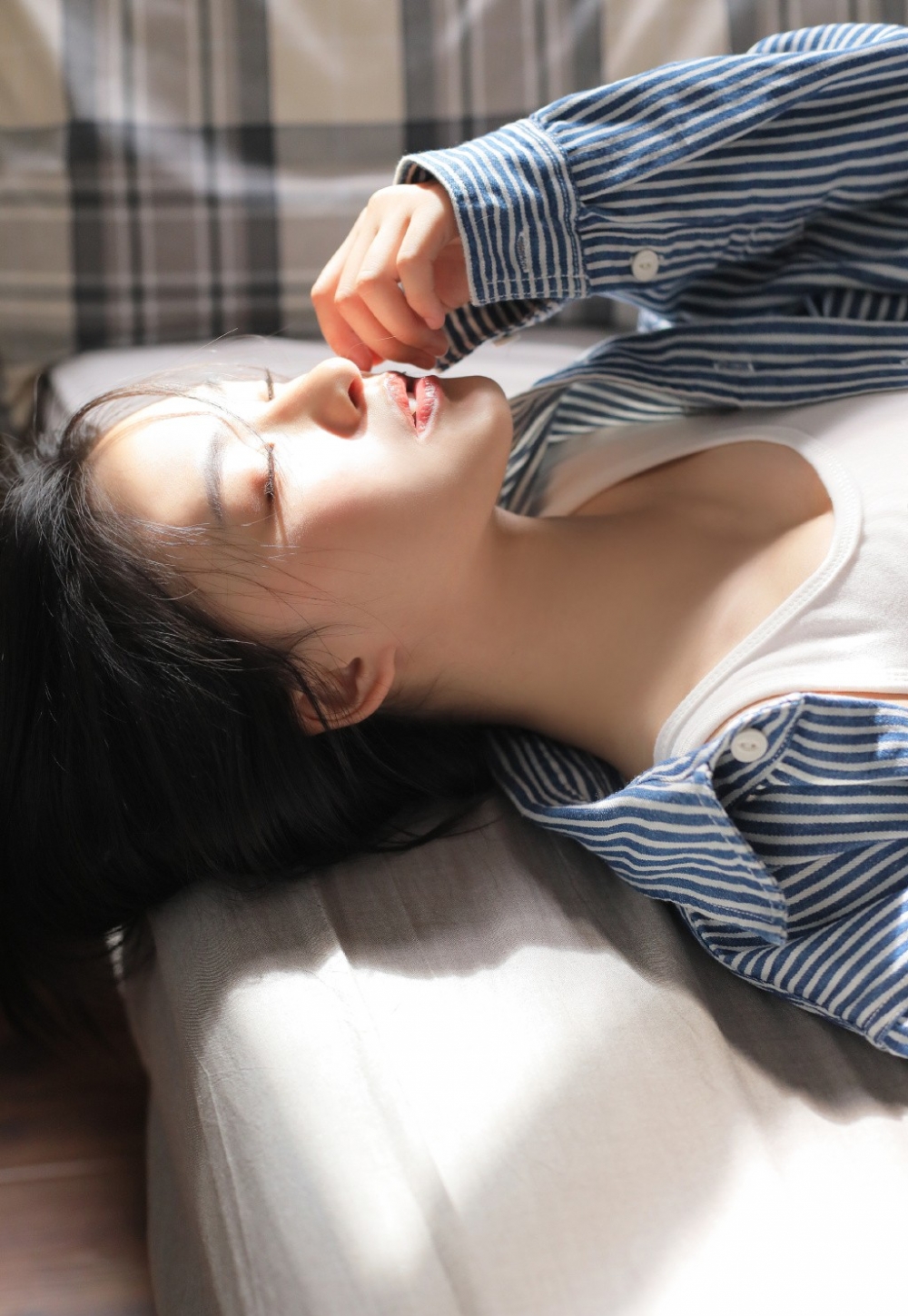 治愈系软妹一笑倾城干净美瞳令人倾城另类写真