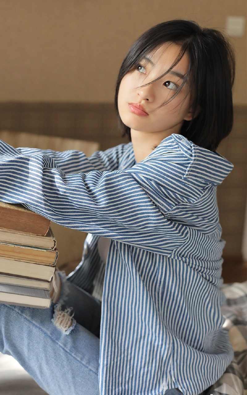 治愈系软妹一笑倾城干净美瞳令人倾城另类写真