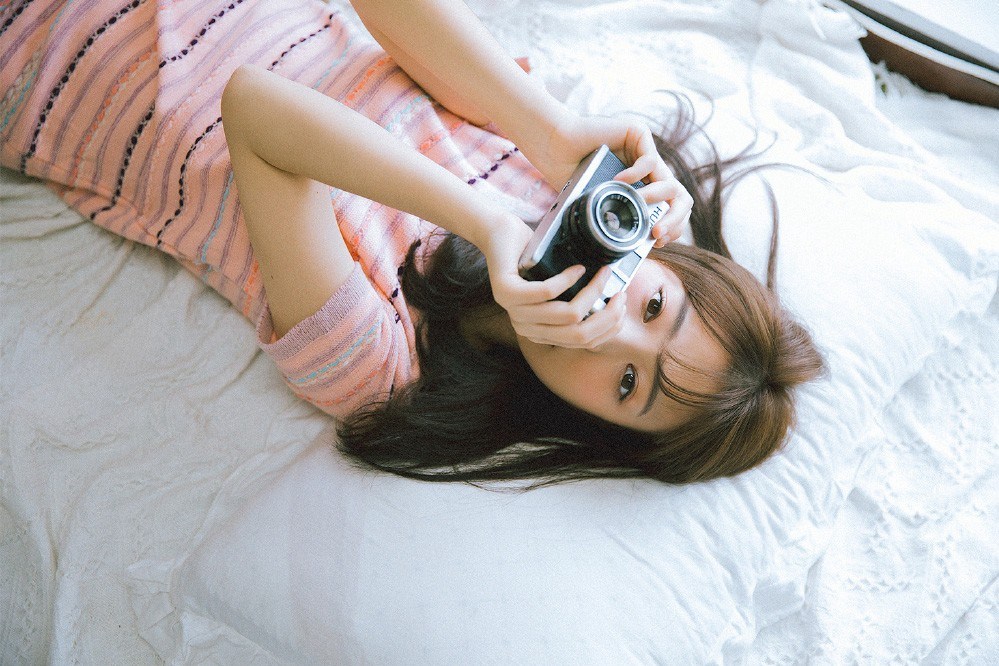 妖娆身材美女户外内衣写真