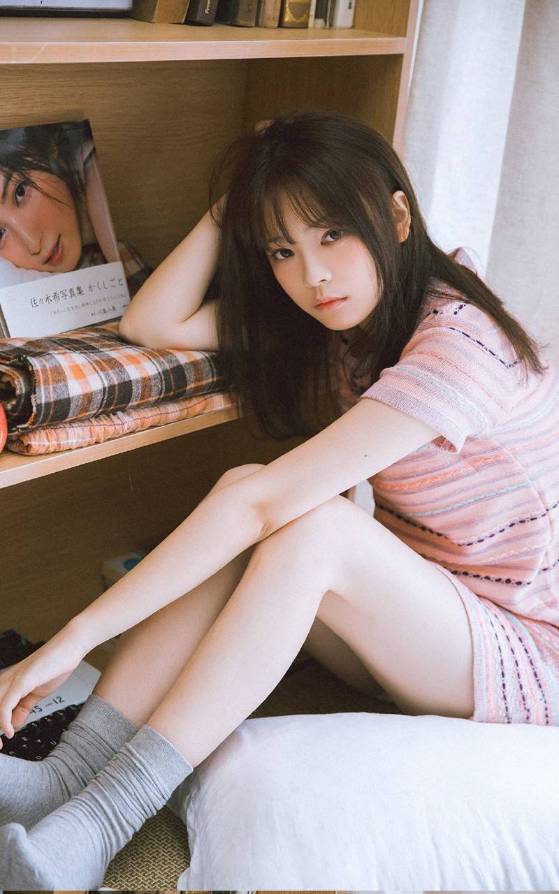 妖娆身材美女户外内衣写真