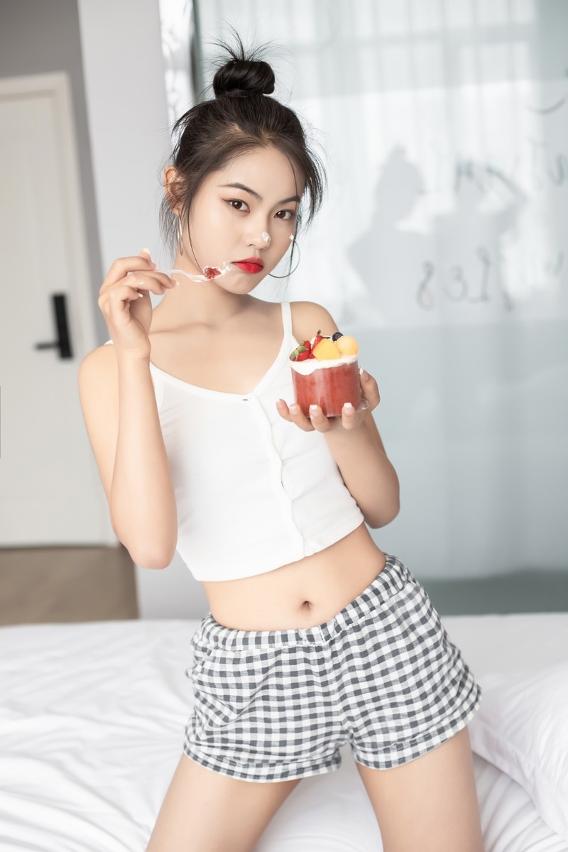 床上美女细腰美腿性感撩人辣图