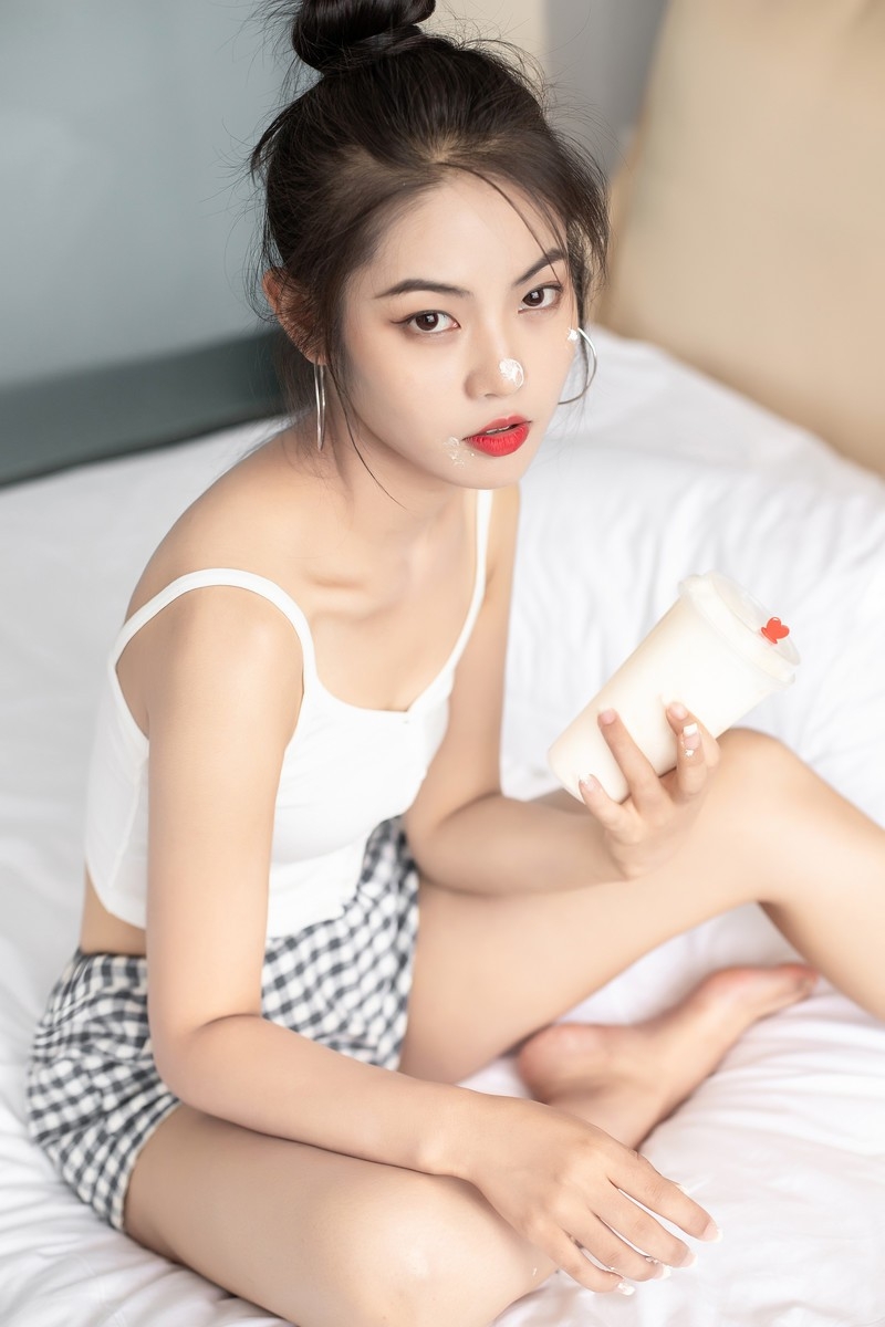 床上美女细腰美腿性感撩人辣图