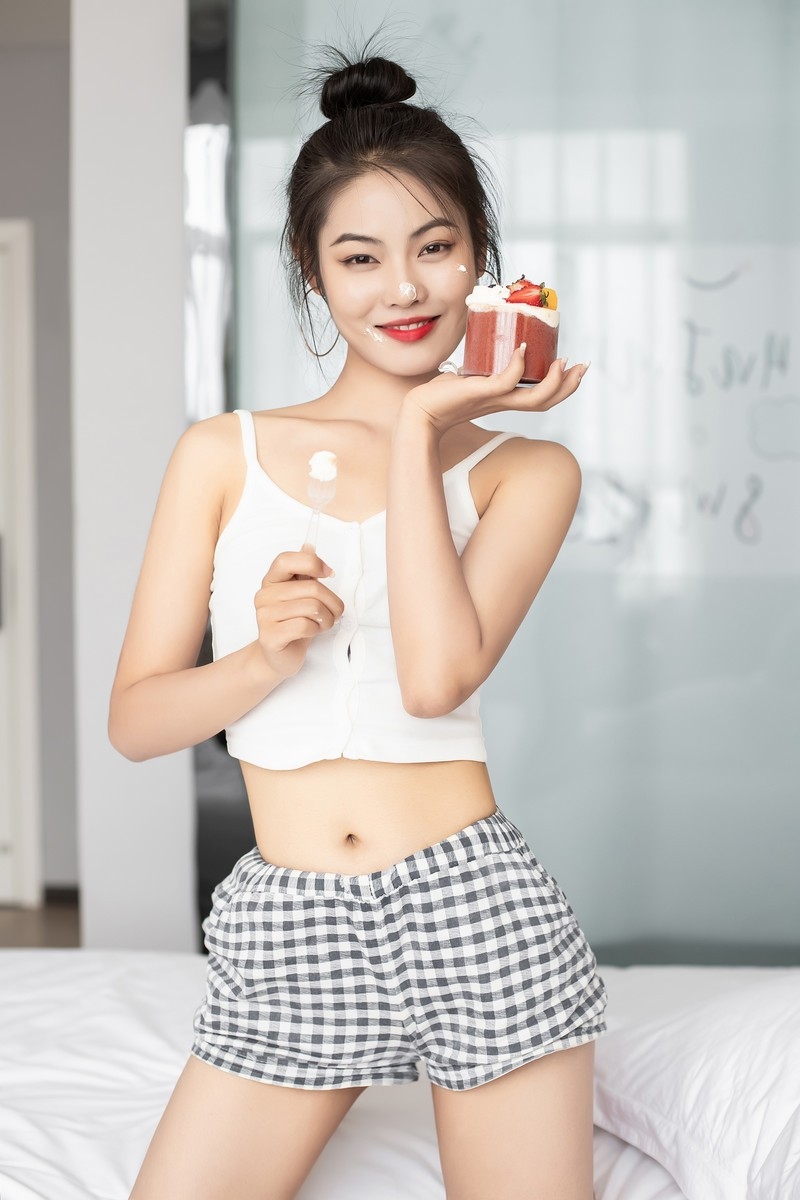 床上美女细腰美腿性感撩人辣图