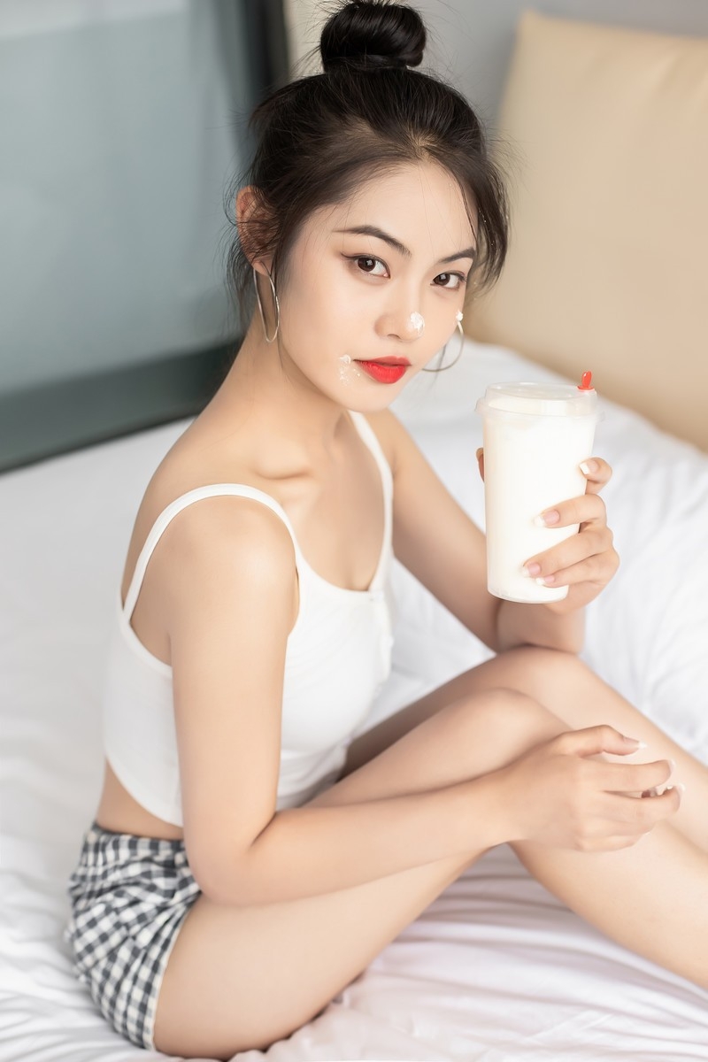 床上美女细腰美腿性感撩人辣图