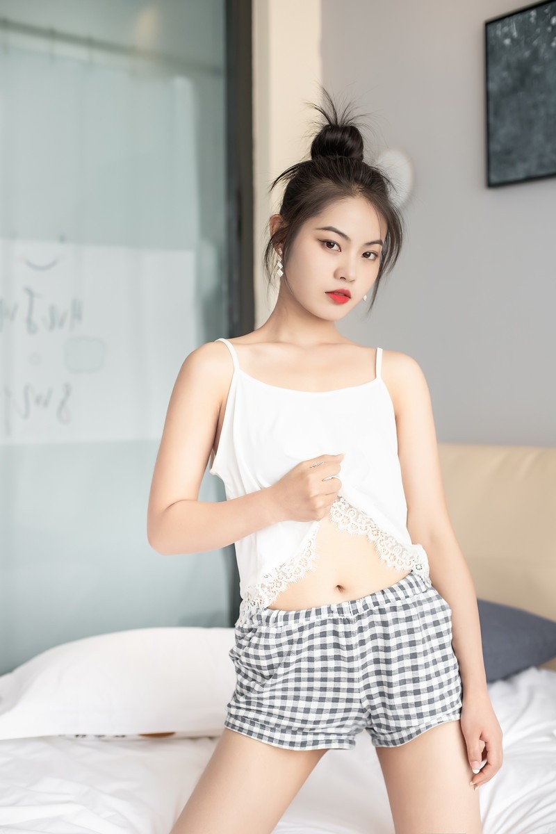 床上美女细腰美腿性感撩人辣图