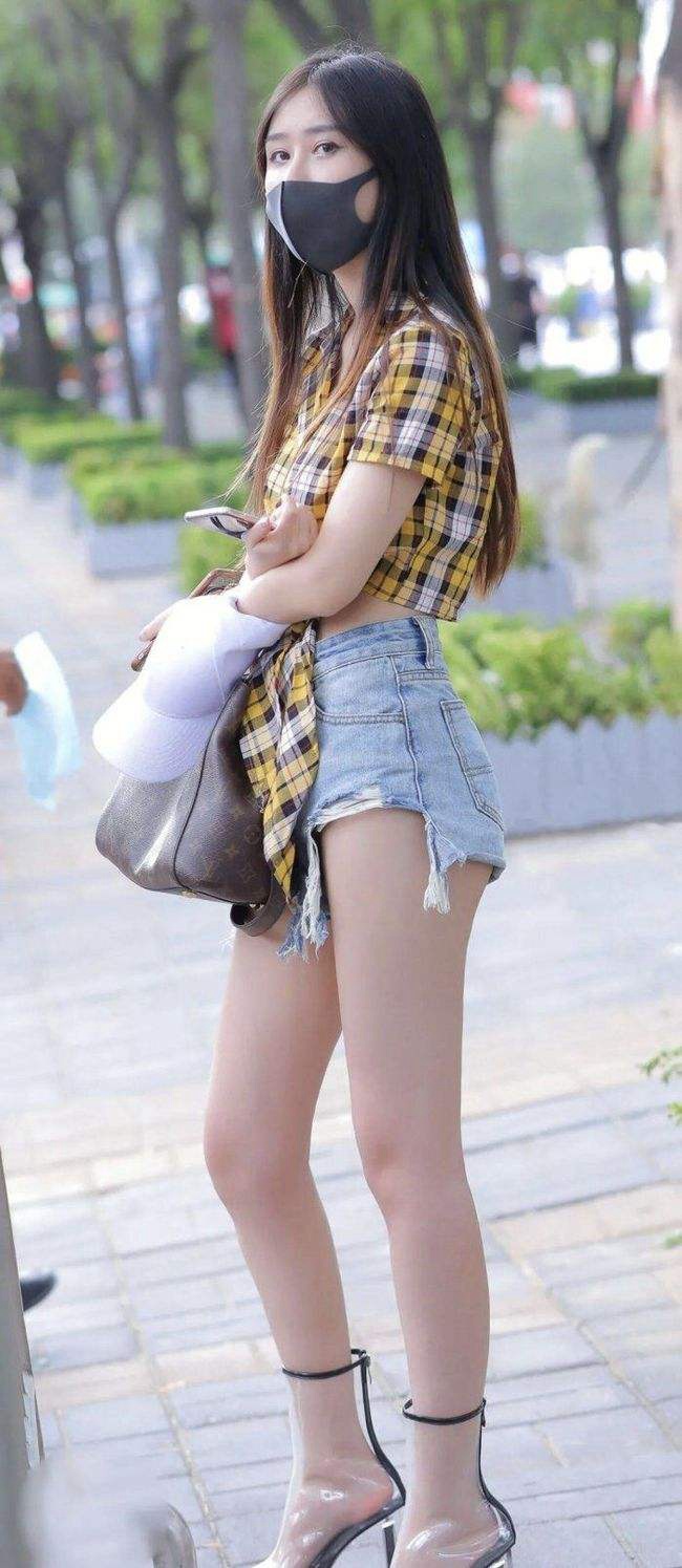 紧身衣美少妇前凸后翘性感写真