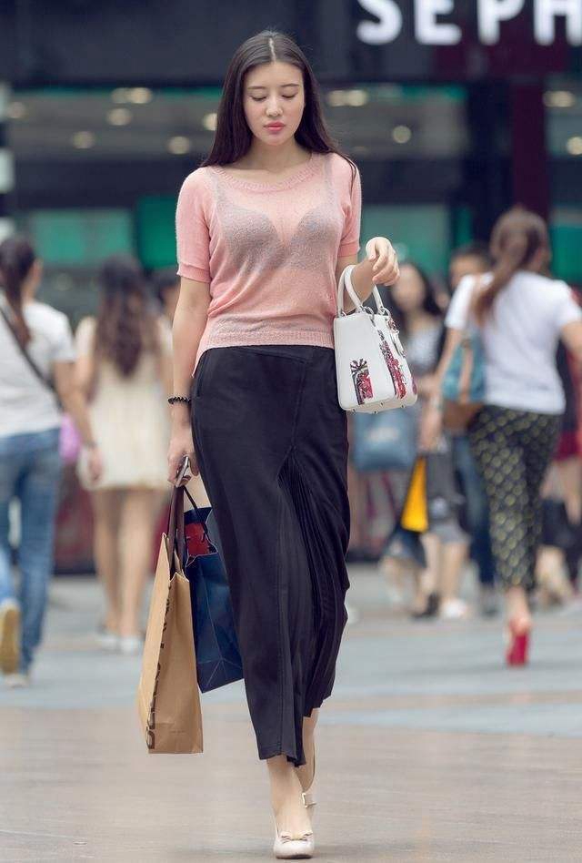 紧身衣美少妇前凸后翘性感写真