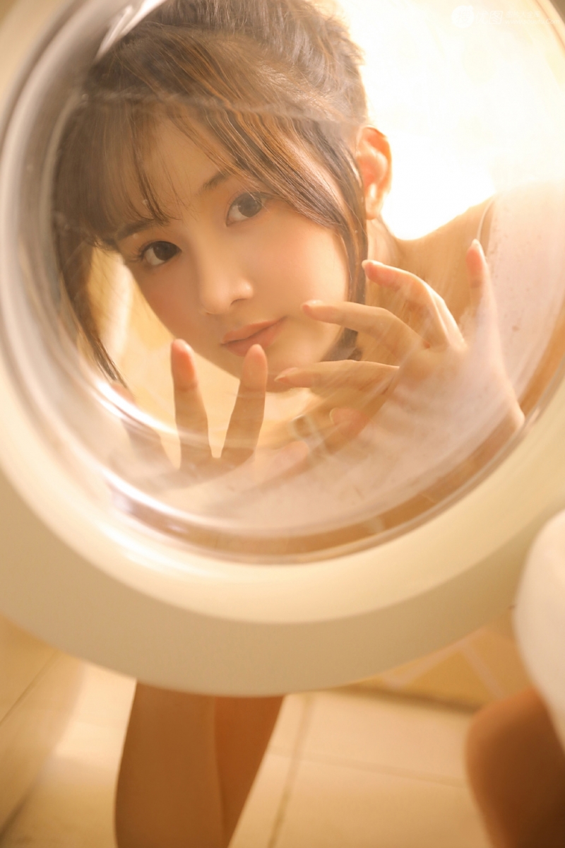 浴巾美女香肩美腿真空诱惑美图