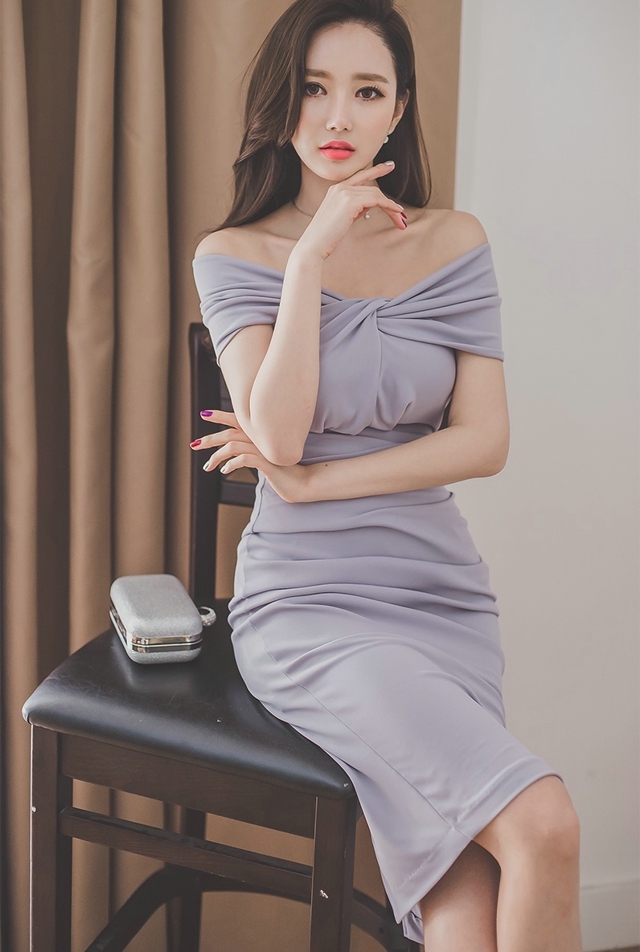 性感美女前凸后翘迷人曲线美图