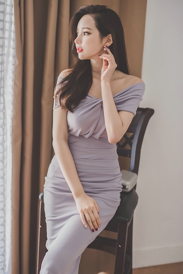 性感美女前凸后翘迷人曲线美图