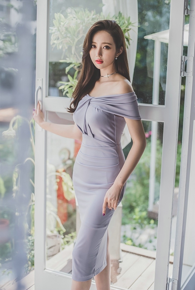 性感美女前凸后翘迷人曲线美图