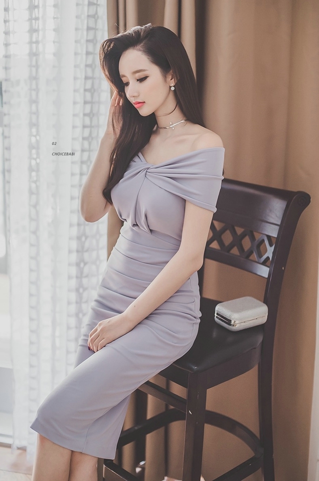 性感美女前凸后翘迷人曲线美图