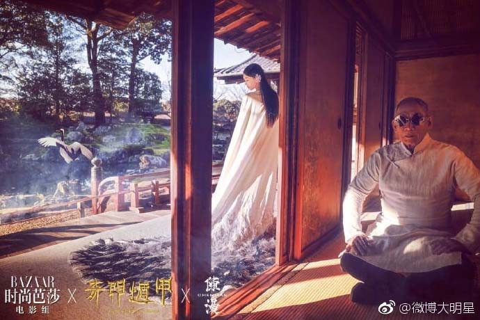 周冬雨《时尚芭莎》封面图片 一袭白衣造型纯净里藏着妖娆