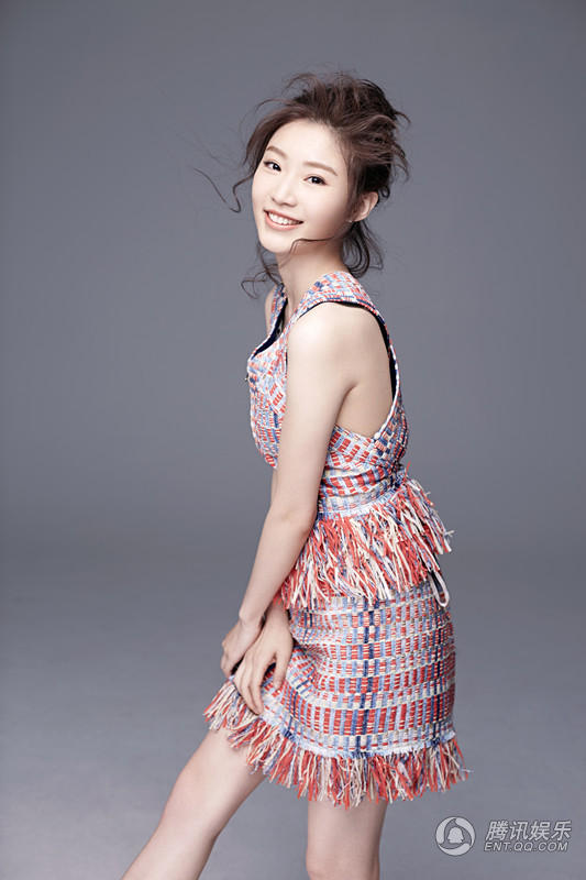 郗婧妍全新写真 尽显无限的青春活力