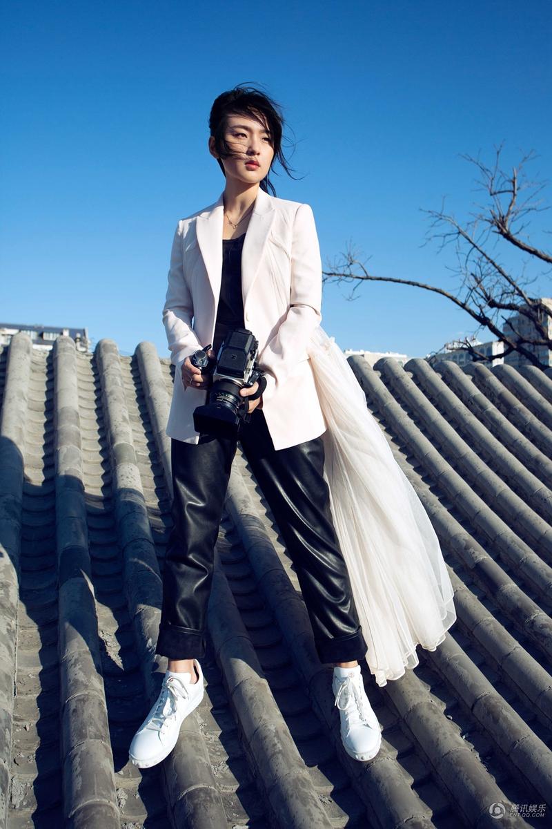 文艺与时尚兼备的周笔畅封面大片