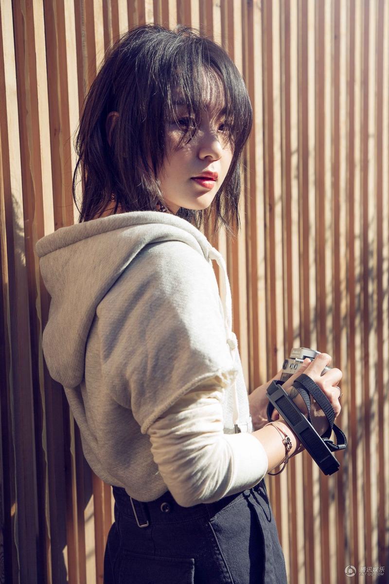 文艺与时尚兼备的周笔畅封面大片