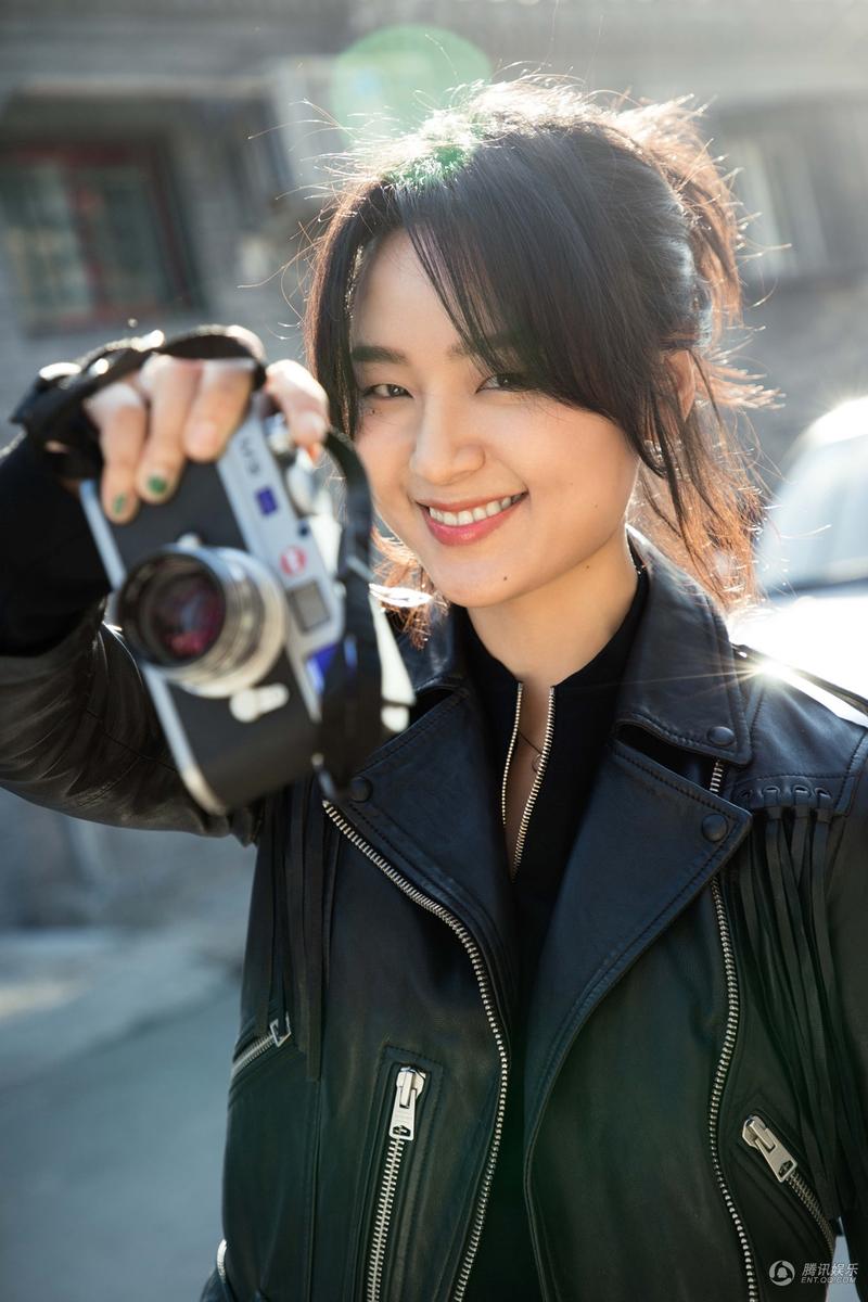 文艺与时尚兼备的周笔畅封面大片