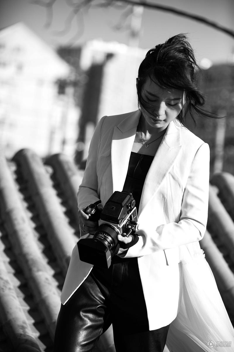 文艺与时尚兼备的周笔畅封面大片