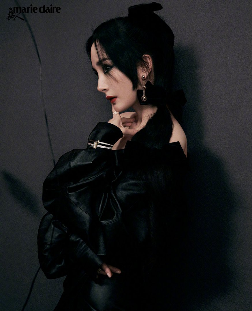 杨幂嘉人虎年新春二月刊性感魅惑与优雅高贵并行