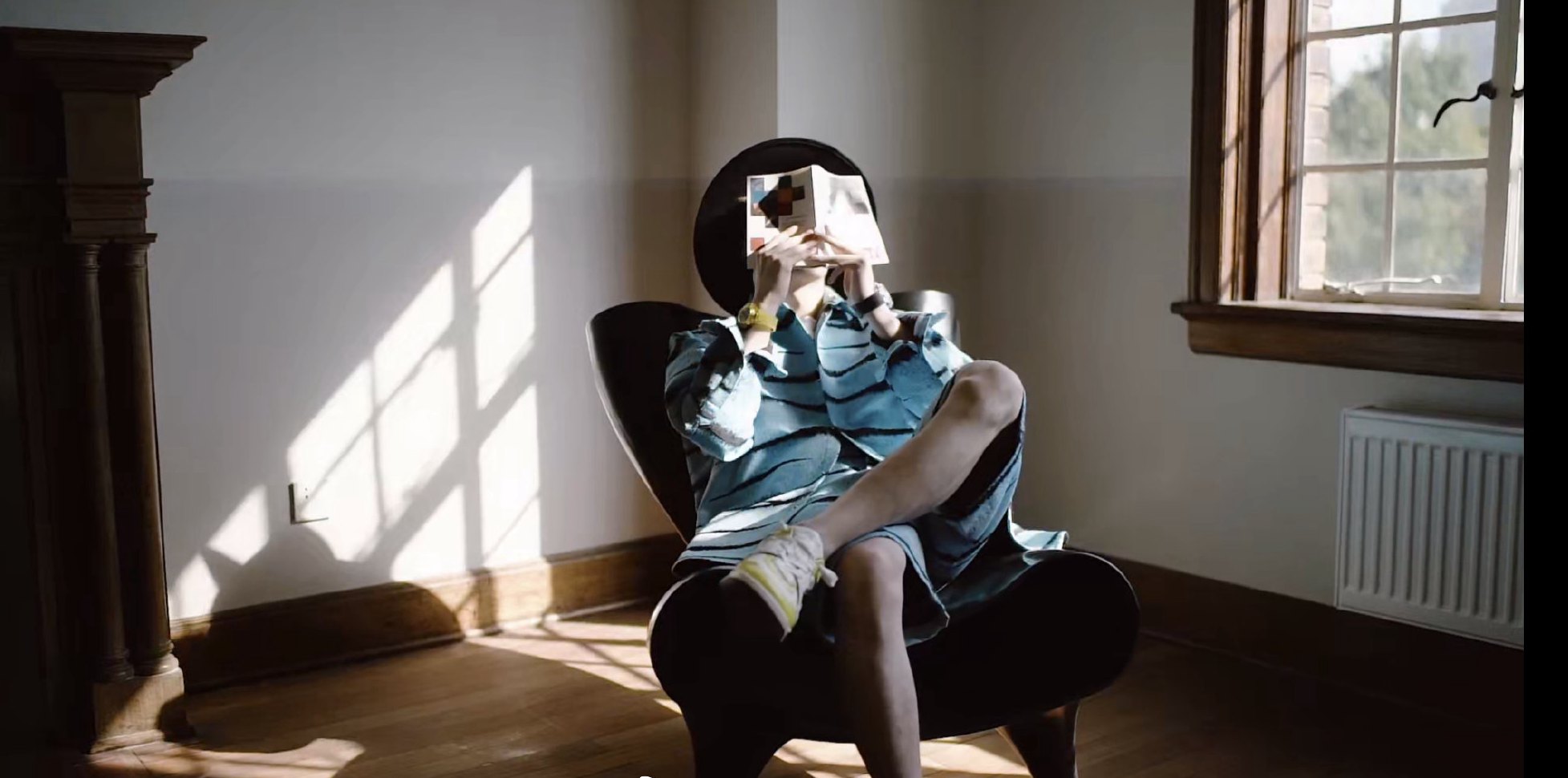 张艺兴演绎一手两表《时尚先生》一月刊封面人物大片