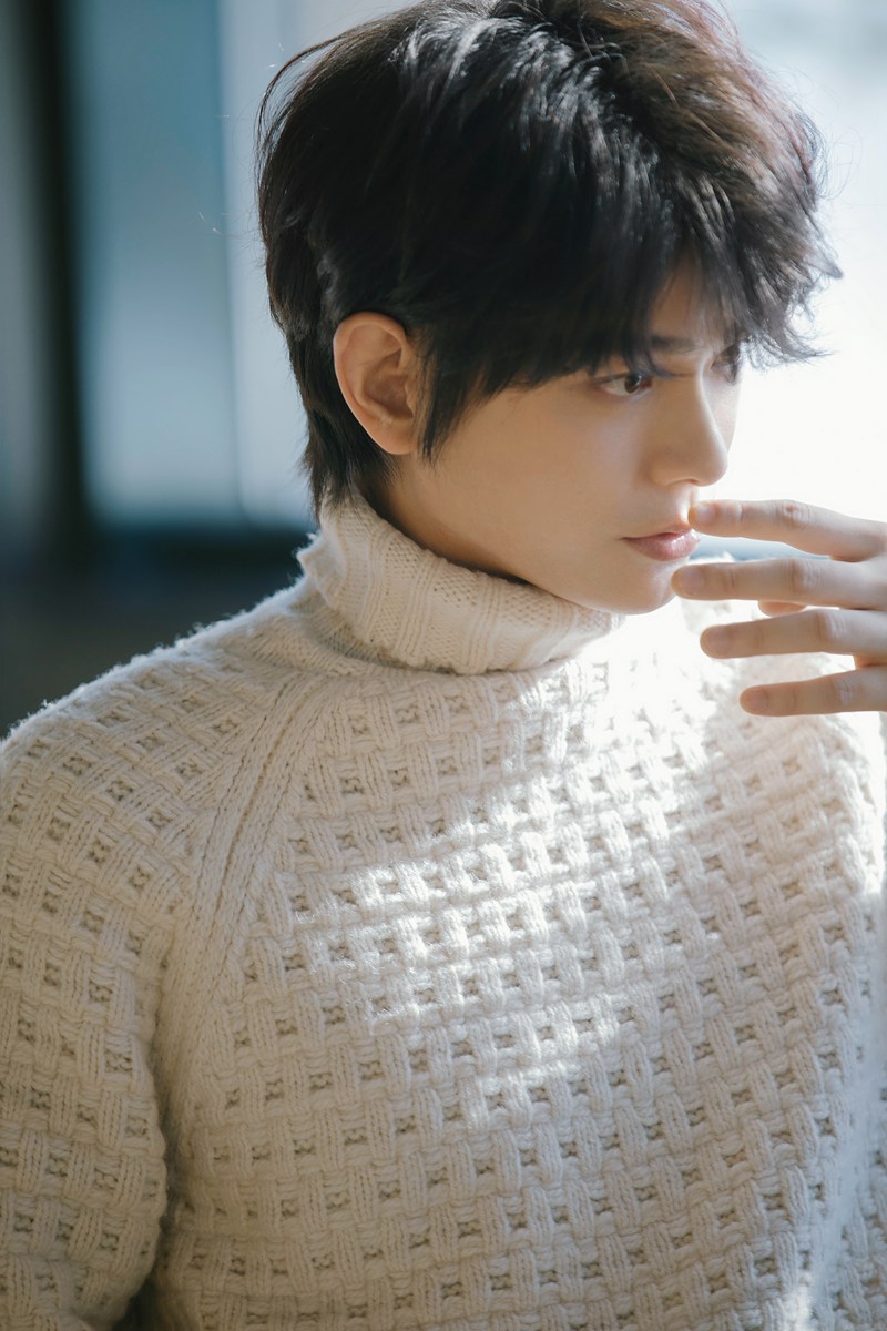 丁禹兮任敏十年芭莎大片冬日浪漫氛围感满满