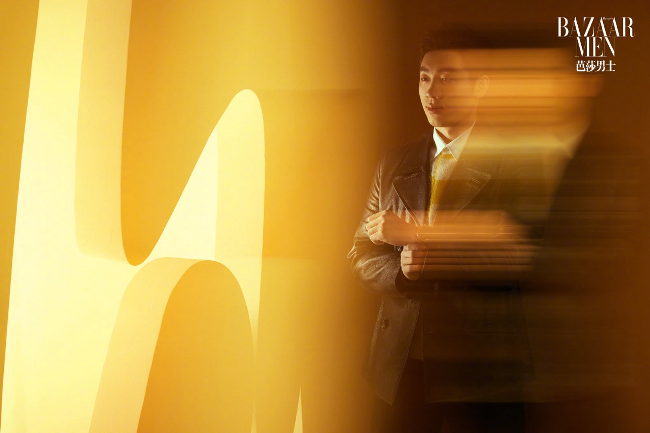许昕芭莎男士开年封面西装造型又酷又飒