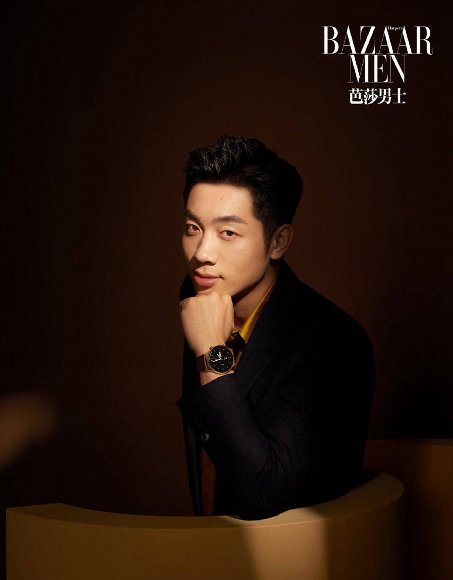 许昕芭莎男士开年封面西装造型又酷又飒
