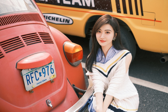 景甜学院风造型少女感十足写真