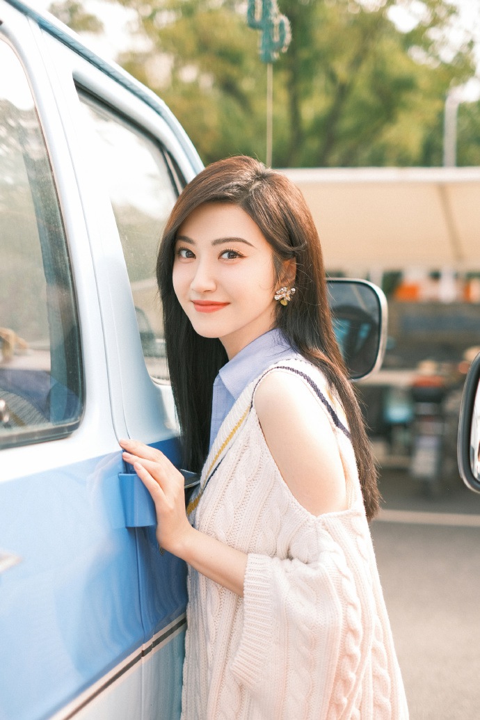 景甜学院风造型少女感十足写真