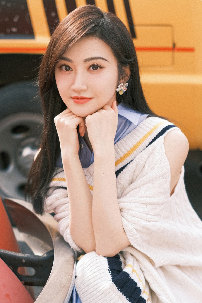 景甜学院风造型少女感十足写真