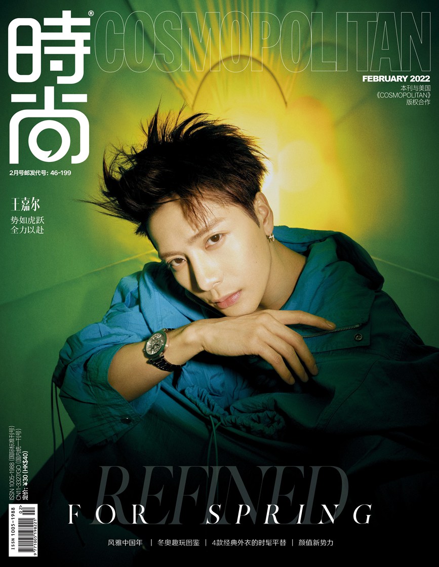 王嘉尔COSMO冷暖双色封面未来感十足