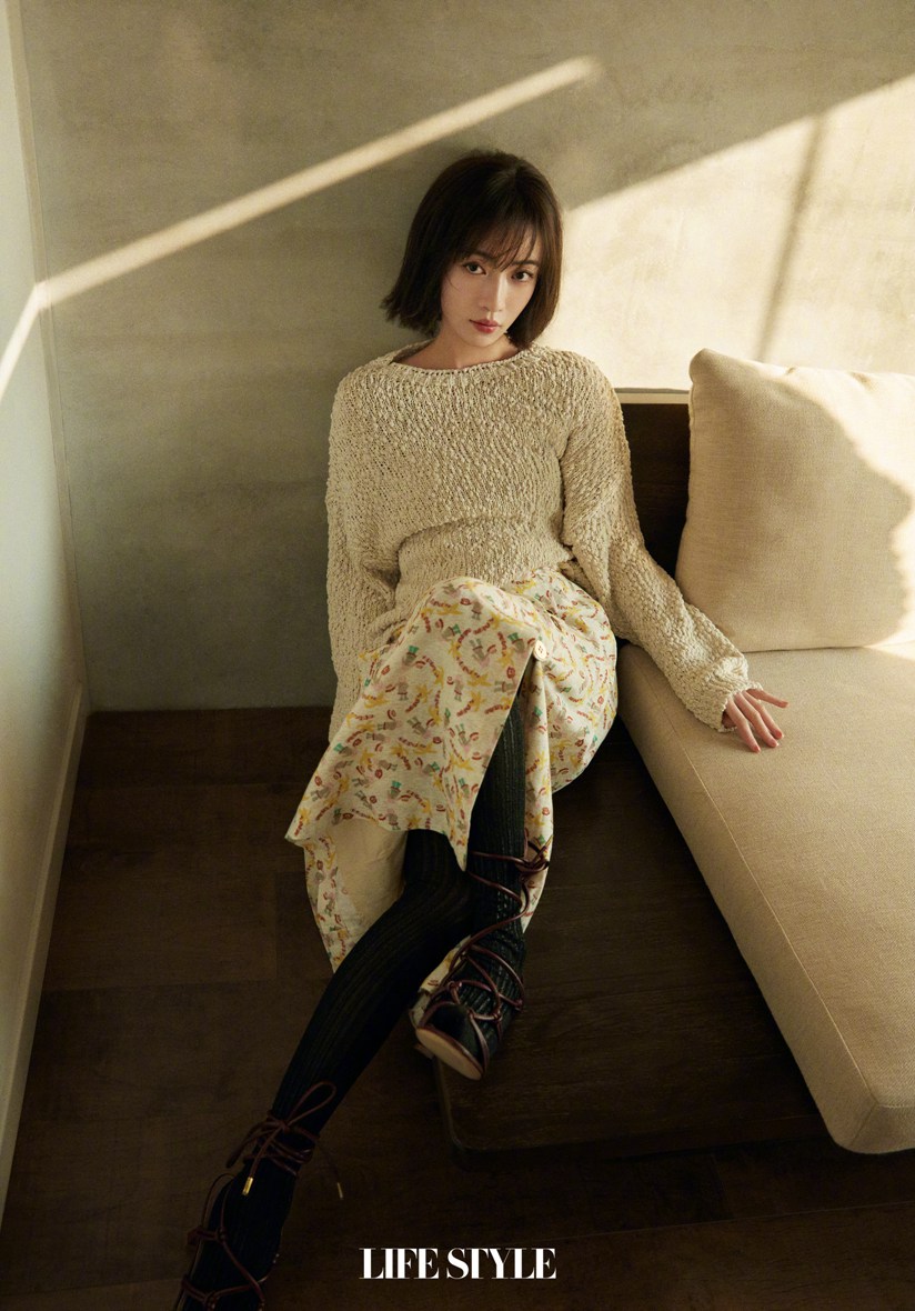 吴谨言暖阳居家大片舒适慵懒居家风