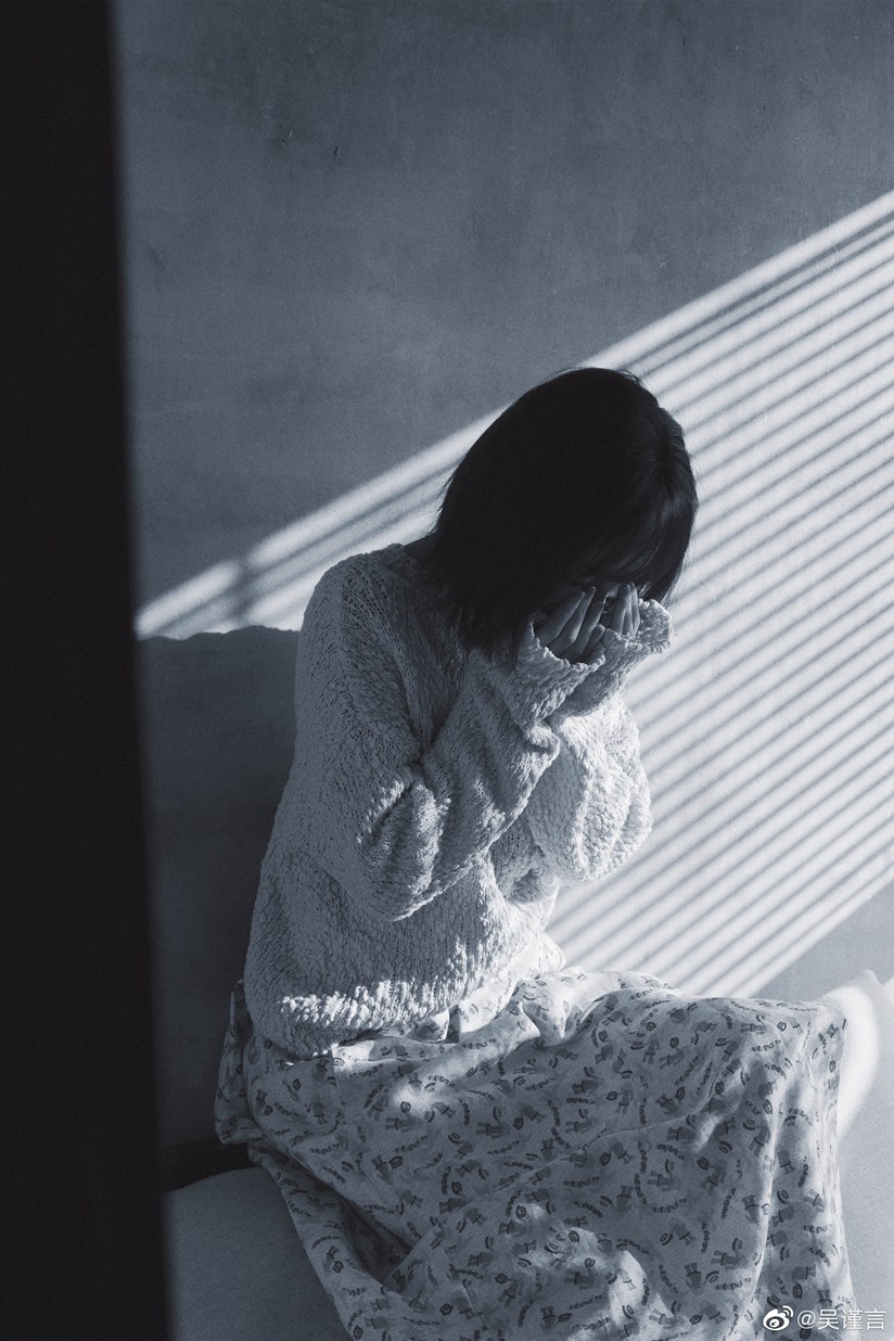 吴谨言暖阳居家大片舒适慵懒居家风