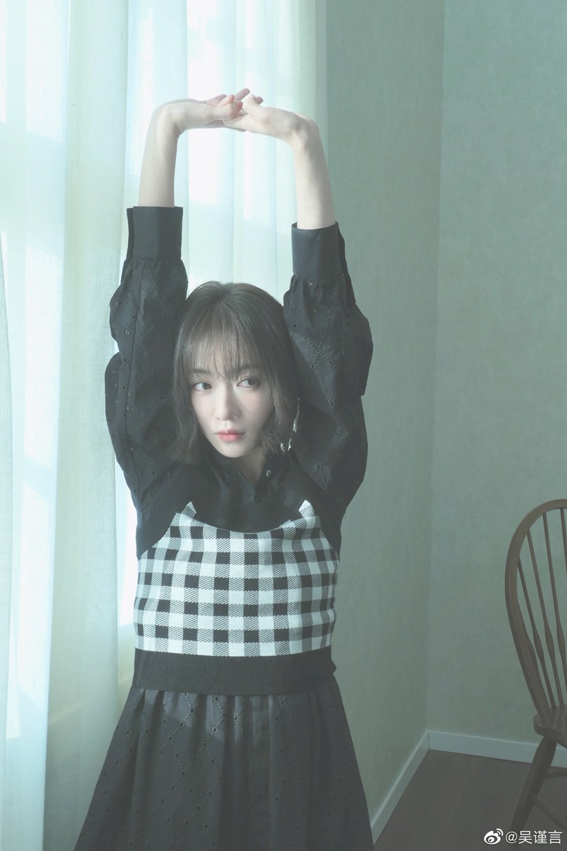 吴谨言暖阳居家大片舒适慵懒居家风